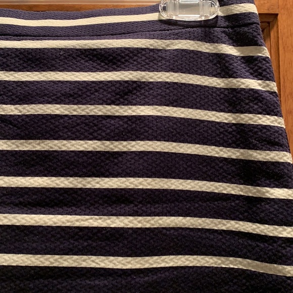 J. Crew womens pencil skirt. Navy & cream striped. Size 0 - Picture 2 of 7
